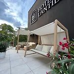 Lantier & Swimming Pool Zone Hotel Bytom