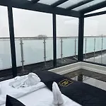 Lantier & Swimming Pool Zone Hotel