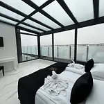 Lantier & Swimming Pool Zone Hotel Bytom