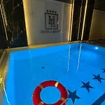 Lantier & Swimming Pool Zone Otel 4*