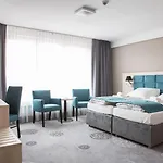 Lantier & Swimming Pool Zone Hotel