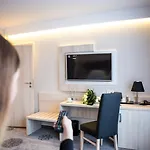 Lantier & Swimming Pool Zone Hotel Bytom