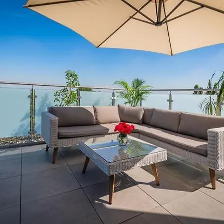 Lantier & Swimming Pool Zone 4*