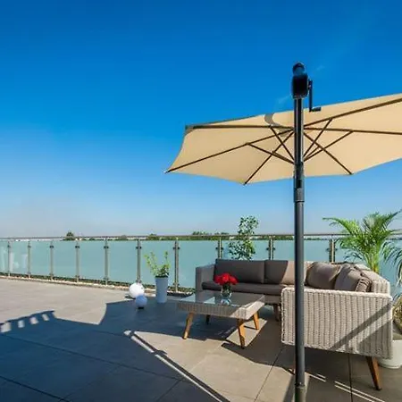 Lantier & Swimming Pool Zone