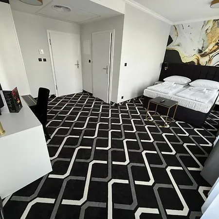 ホテル Lantier & Swimming Pool Zone