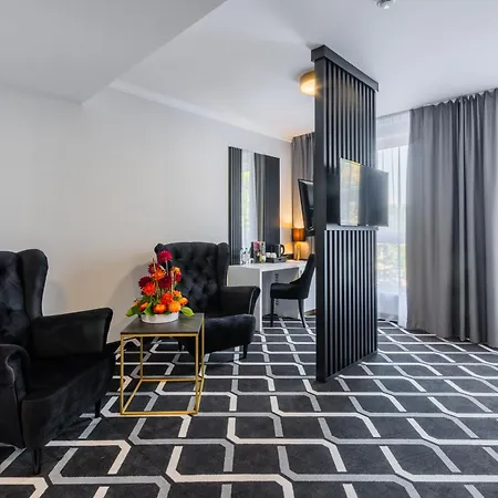 Lantier & Swimming Pool Zone 4* Bytom