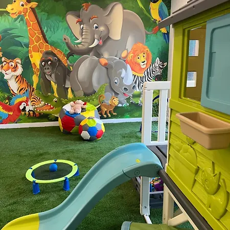 Lantier & Swimming Pool Zone