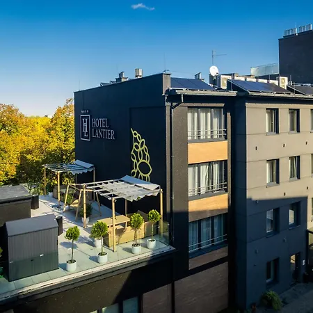 Lantier & Swimming Pool Zone 4*