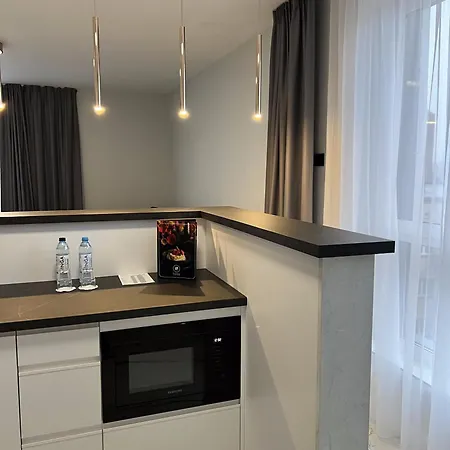 Lantier & Swimming Pool Zone ホテル 4*