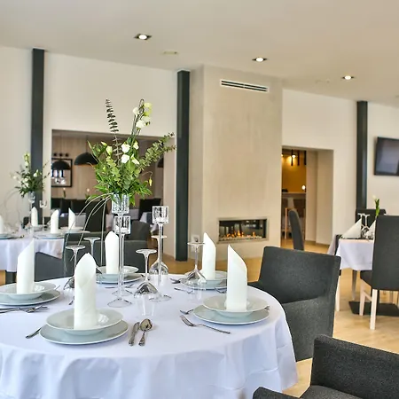 Hotel Lantier & Swimming Pool Zone