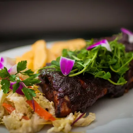 Lantier & Swimming Pool Zone 4* ビトム