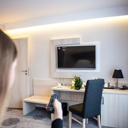 Lantier & Swimming Pool Zone Hotel Bytom