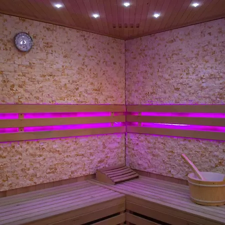 Lantier & Swimming Pool Zone Hotel Bytom