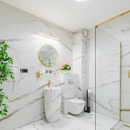 Lantier & Swimming Pool Zone Отель