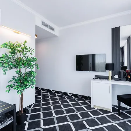 Hotel Lantier & Swimming Pool Zone