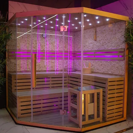 Lantier & Swimming Pool Zone Отель 4*