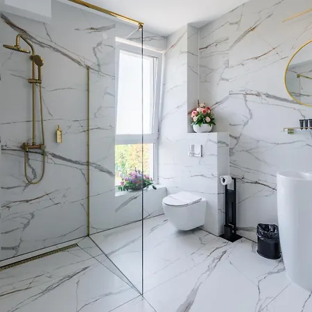 Lantier & Swimming Pool Zone Hotel Bytom