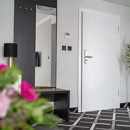 Lantier & Swimming Pool Zone 4*