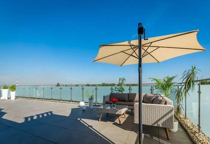 Lantier & Swimming Pool Zone