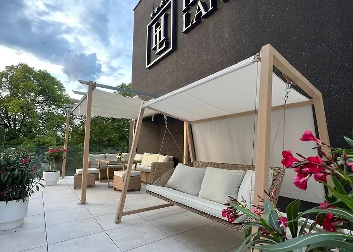 Lantier & Swimming Pool Zone فندق بيتوم