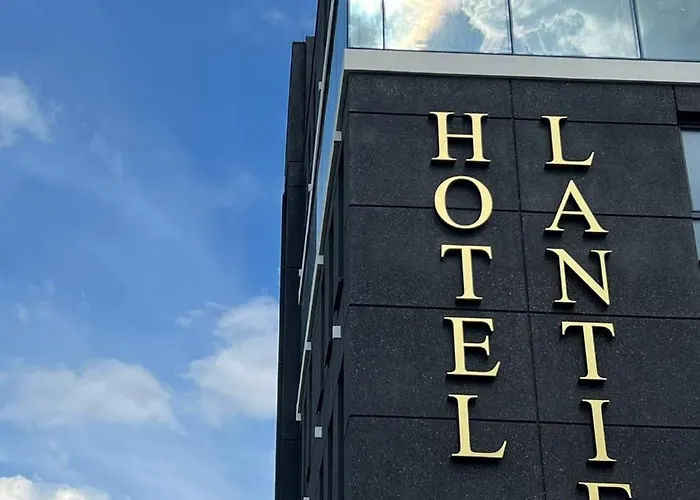 Lantier & Swimming Pool Zone 4*