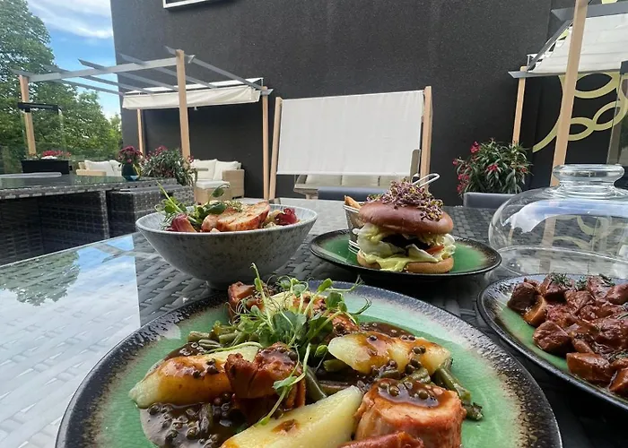 Lantier & Swimming Pool Zone