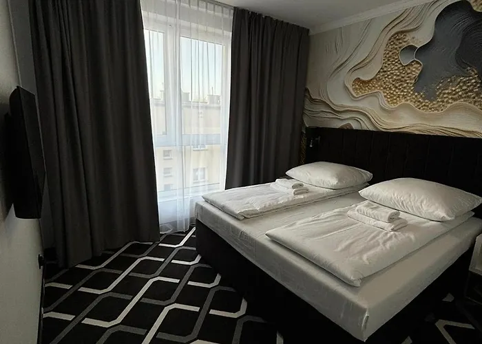 Lantier & Swimming Pool Zone Бытом