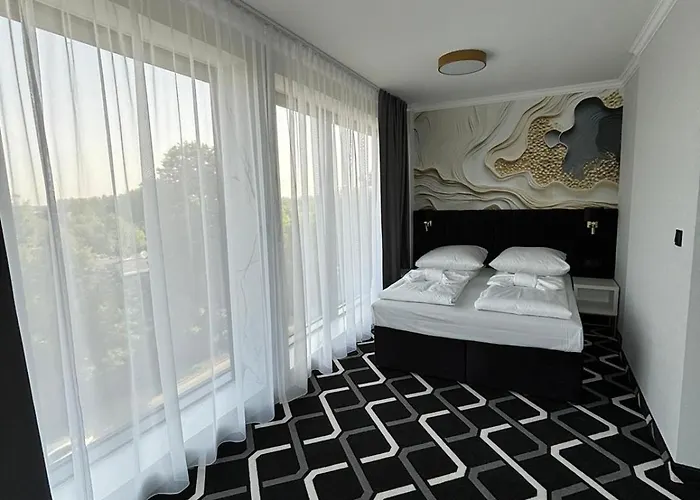 Lantier & Swimming Pool Zone 4* بيتوم