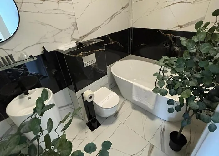 Lantier & Swimming Pool Zone 4*