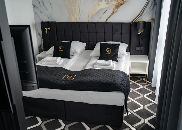 Lantier & Swimming Pool Zone Hotel Bytom