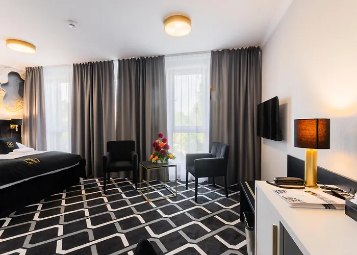 Lantier & Swimming Pool Zone Бытом