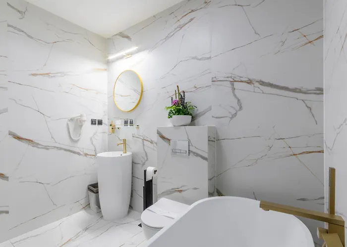 Lantier & Swimming Pool Zone Hotel 4*