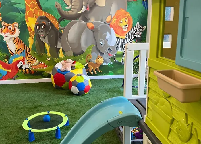 Lantier & Swimming Pool Zone