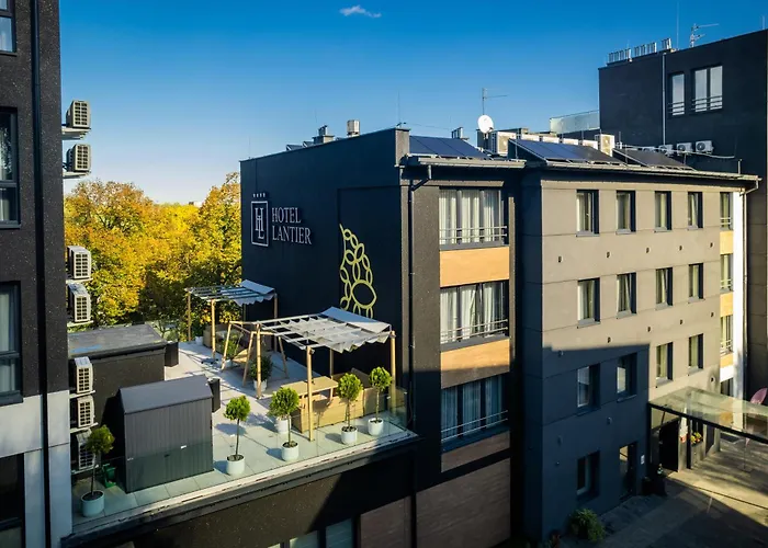 Lantier & Swimming Pool Zone 4*