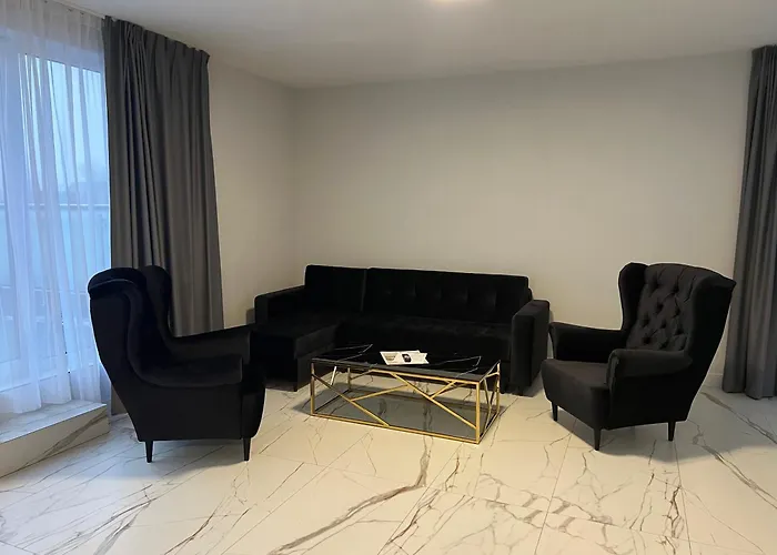 Lantier & Swimming Pool Zone 4* بيتوم