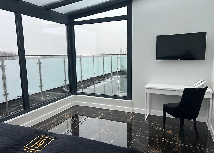 Отель Lantier & Swimming Pool Zone 4*