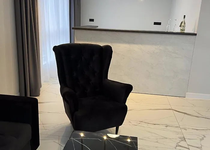 Lantier & Swimming Pool Zone