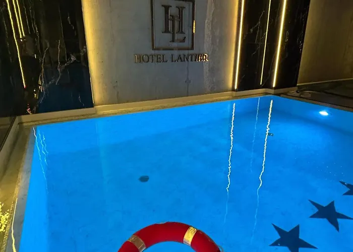 Lantier & Swimming Pool Zone فندق 4*