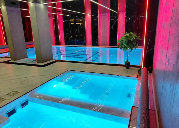 Lantier & Swimming Pool Zone 4* Бытом