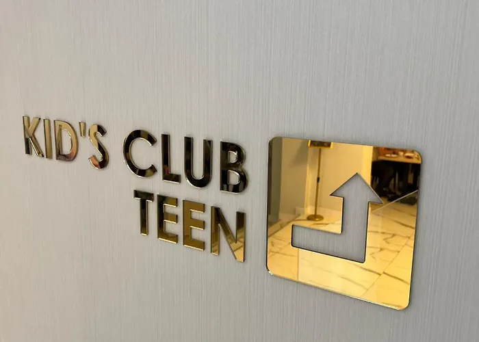 Lantier & Swimming Pool Zone 4* Бытом