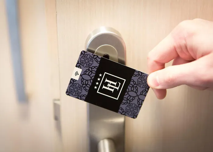 Lantier & Swimming Pool Zone