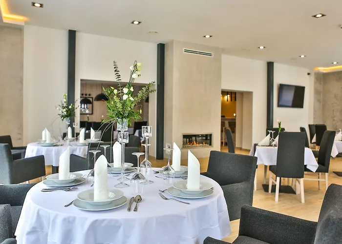 Hotel Lantier & Swimming Pool Zone