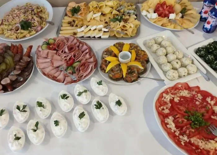 Lantier & Swimming Pool Zone بيتوم