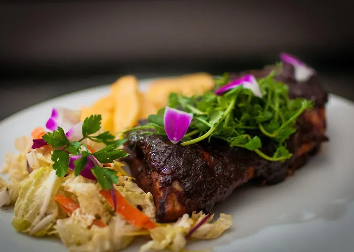 Lantier & Swimming Pool Zone 4* بيتوم