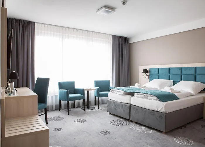 Lantier & Swimming Pool Zone Hotel