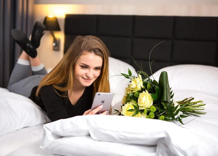 Lantier & Swimming Pool Zone Hotel