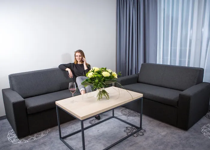 Lantier & Swimming Pool Zone