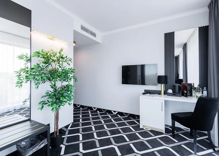 Hotel Lantier & Swimming Pool Zone