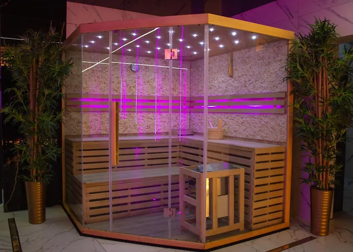 Lantier & Swimming Pool Zone Hotel 4*