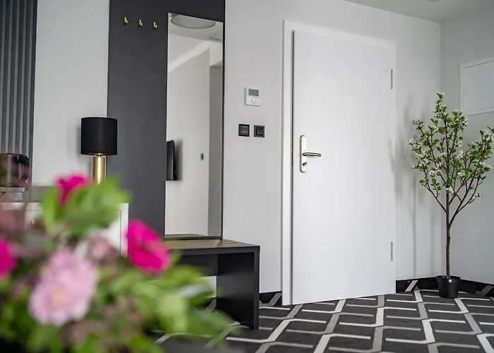 Lantier & Swimming Pool Zone 4*